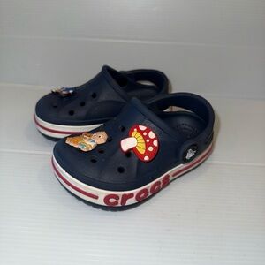 CROCS Navy Kids Clogs with Mushroom & Character Charms size 6c